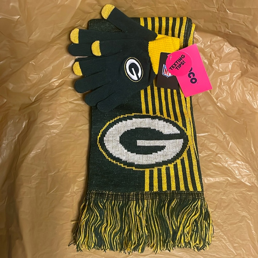 Green Bay Packers Scarf & Gloves